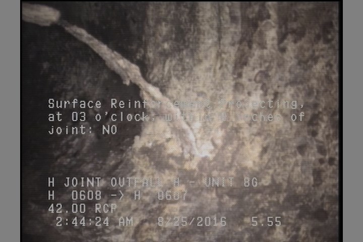 Surface Reinforcement Projecting, at 03 o'clock, within 8 inches of joint: NO