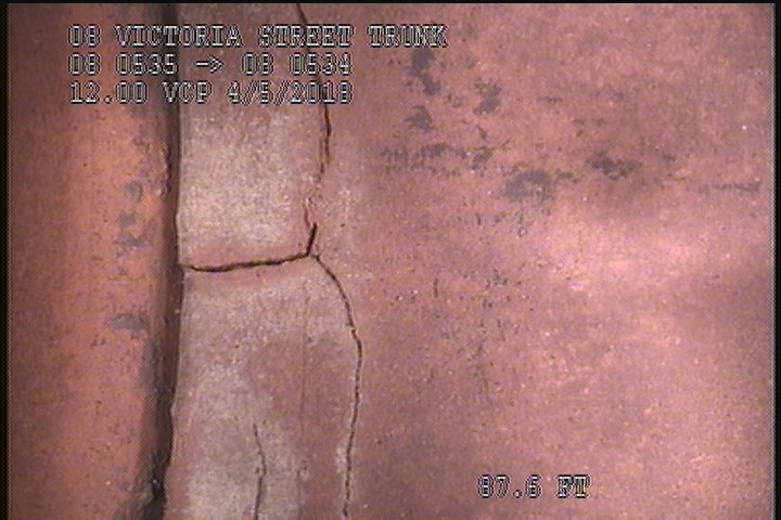 Fracture Multiple, from 08 to 04 o'clock, within 8 inches of joint: YES - SL