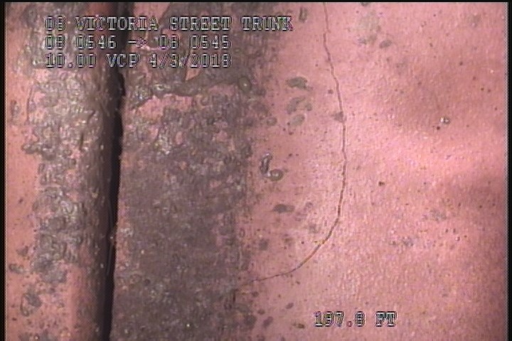 Fracture Multiple, from 08 to 04 o'clock, within 8 inches of joint: YES - H