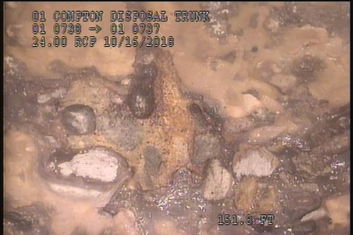 Surface Aggregate Missing, from 10 to 02 o'clock, within 8 inches of joint: NO - SEVERE AGG