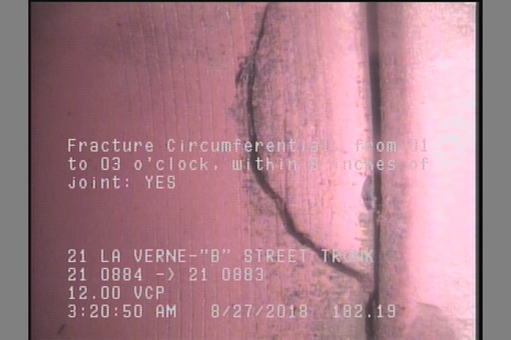Fracture Circumferential, from 01 to 03 o'clock, within 8 inches of joint: YES