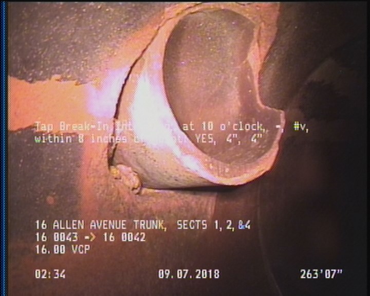 Tap Break-In Intruding, at 10 o'clock, -, #v, within 8 inches of joint: YES, 4", 4"