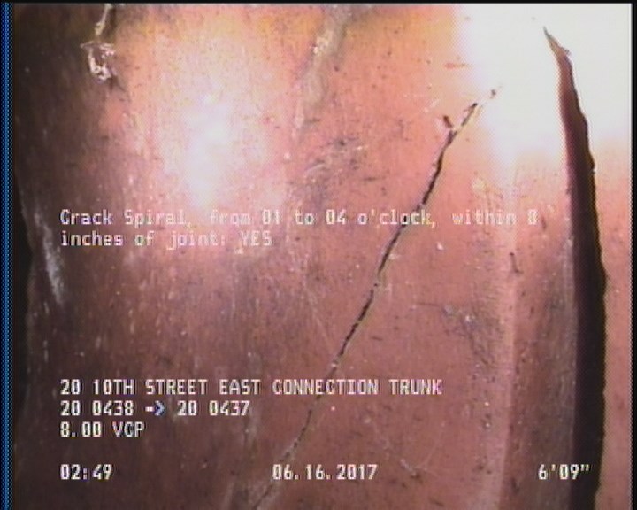 Crack Spiral, from 01 to 04 o'clock, within 8 inches of joint: YES