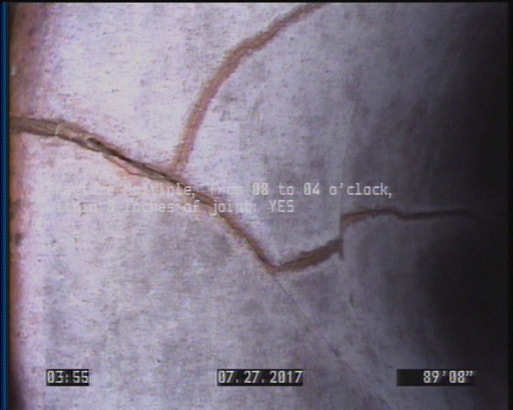 Fracture Multiple, from 08 to 04 o'clock, within 8 inches of joint: YES