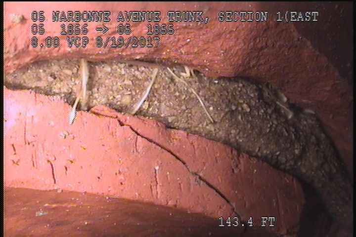 Tap Break-In, at 03 o'clock, -, within 8 inches of joint: YES, 4"