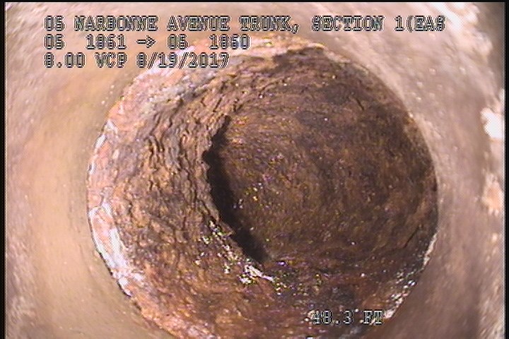 Tap Factory Made, at 03 o'clock, -, within 8 inches of joint: YES, 4"