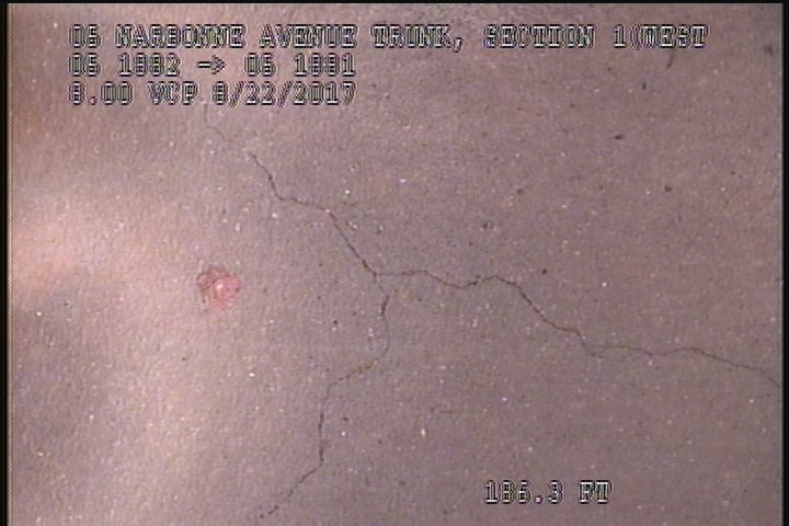 Fracture Multiple, from 09 to 03 o'clock, within 8 inches of joint: YES - HAIRLINE