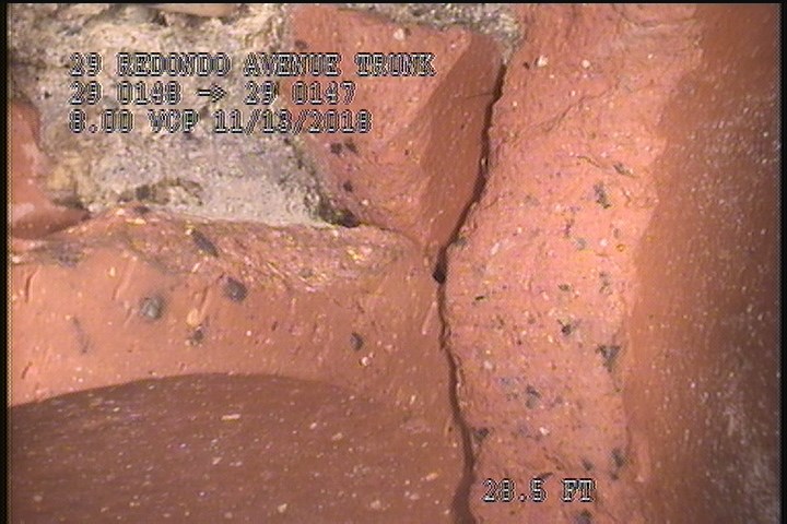 Tap Break-In Active, at 09 o'clock, -, within 8 inches of joint: YES, 4"