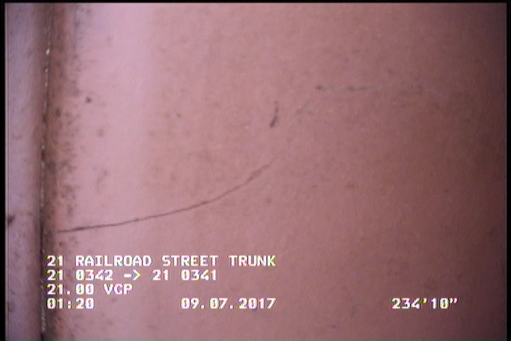 Crack Longitudinal, at 09 o'clock, within 8 inches of joint: YES