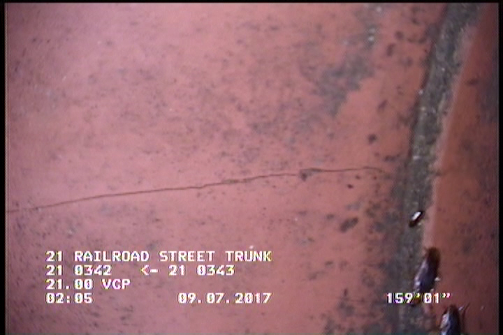 Crack Longitudinal, at 09 o'clock, within 8 inches of joint: YES