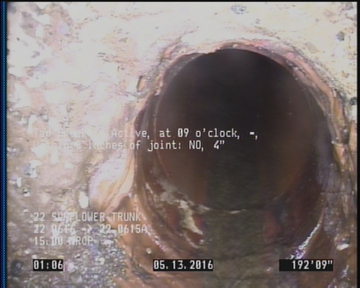 Tap Break-In Active, at 09 o'clock, -, within 8 inches of joint: NO, 4"