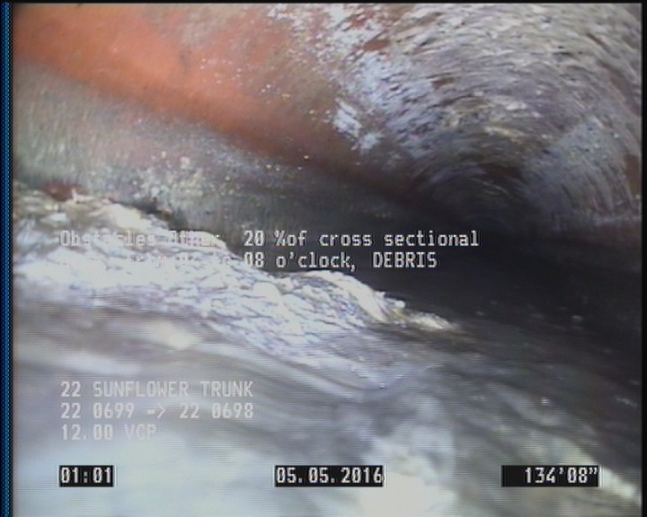 Obstacles Other, 20 %of cross sectional area, from 04 to 08 o'clock - DEBRIS