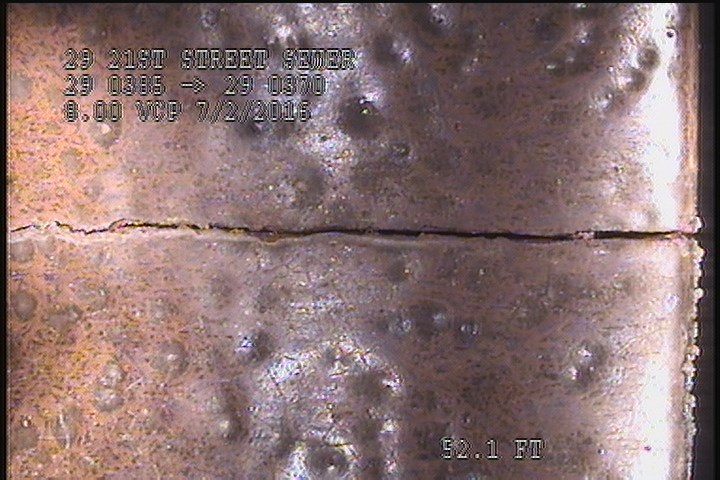 Fracture Longitudinal, at 01 o'clock, within 8 inches of joint: YES