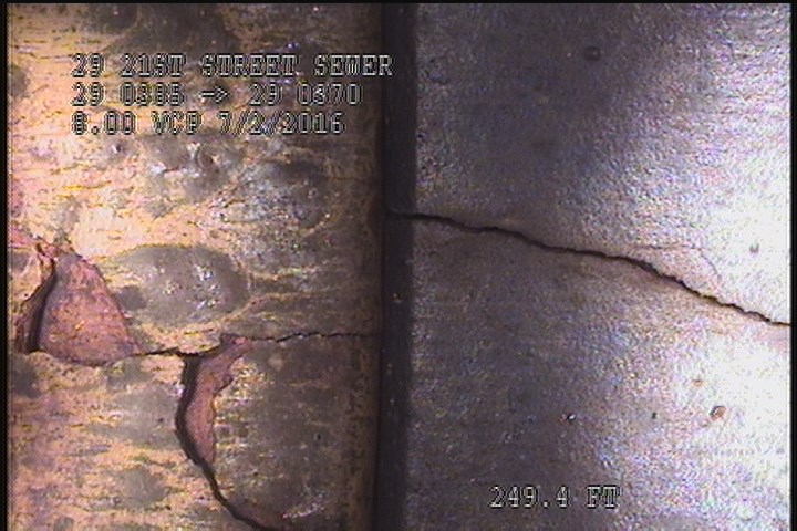 Fracture Multiple, from 01 to 04 o'clock, within 8 inches of joint: YES