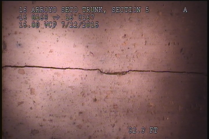 Fracture Longitudinal, at 12 o'clock, within 8 inches of joint: YES, Start - SLIGHT