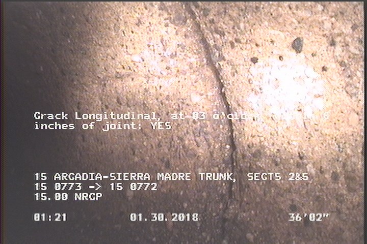 Crack Longitudinal, at 03 o'clock, within 8 inches of joint: YES