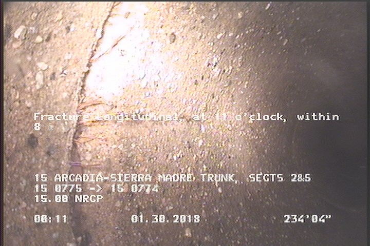 Fractures Longitudinal, at 11 o'clock, within 8 inches of joint: YES