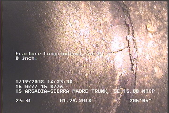 Fracture Longitudinal, at 01 o'clock, within 8 inches of joint: YES