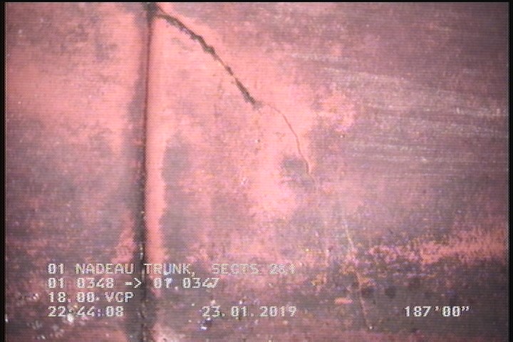 Fracture Multiple, from 08 to 11 o'clock, within 8 inches of joint: YES