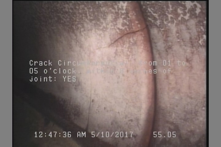 Crack Circumferential, from 01 to 05 o'clock, within 8 inches of joint: YES