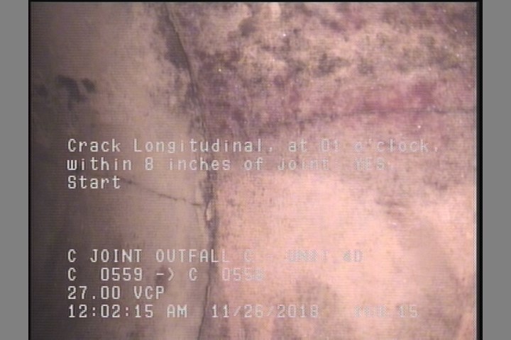 Crack Longitudinal, at 01 o'clock, within 8 inches of joint: YES, Start