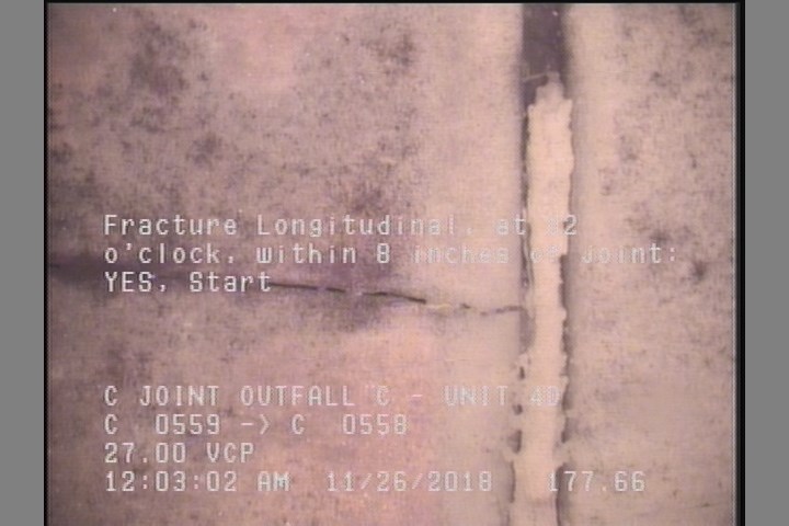 Fracture Longitudinal, at 12 o'clock, within 8 inches of joint: YES, Start