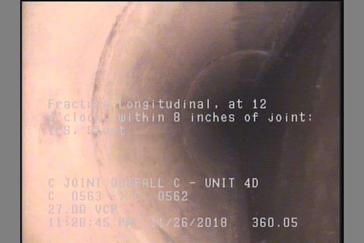 Fracture Longitudinal, at 12 o'clock, within 8 inches of joint: YES, Start