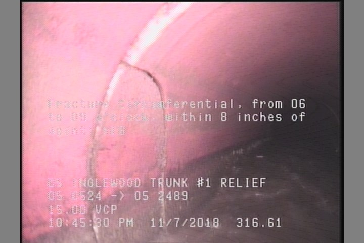 Fracture Circumferential, from 06 to 09 o'clock, within 8 inches of joint: YES