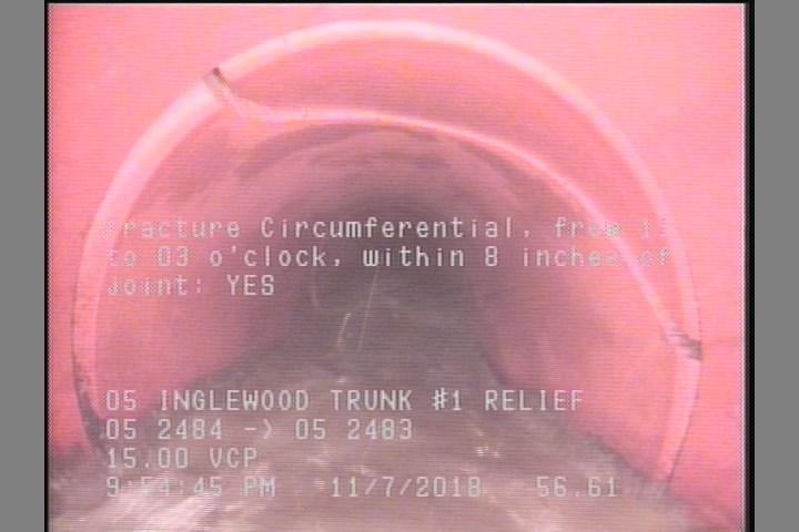 Fracture Circumferential, from 11 to 03 o'clock, within 8 inches of joint: YES