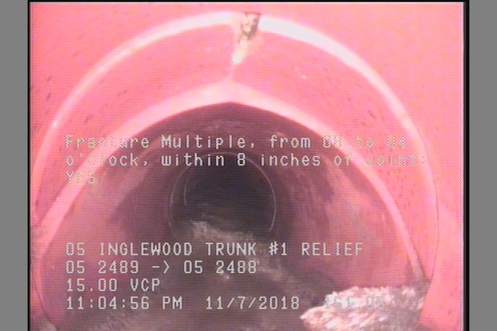 Fracture Multiple, from 08 to 04 o'clock, within 8 inches of joint: YES