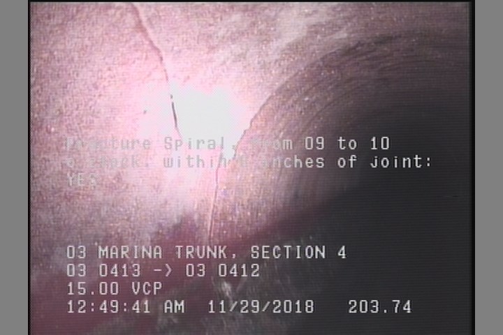 Fracture Spiral, from 09 to 10 o'clock, within 8 inches of joint: YES