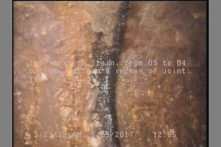 Infiltration Stain, from 09 to 04 o'clock, within 8 inches of joint: YES