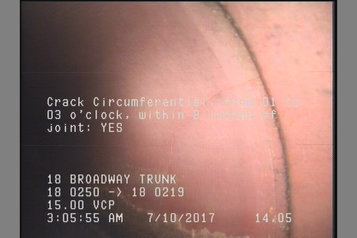 Crack Circumferential, from 01 to 03 o'clock, within 8 inches of joint: YES