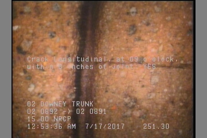 Crack Longitudinal, at 09 o'clock, within 8 inches of joint: YES