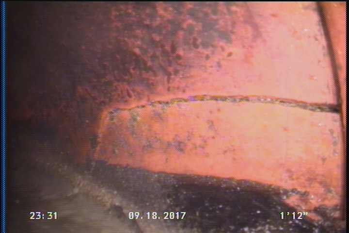 Fracture Circumferential, from 04 to 08 o'clock, within 8 inches of joint: YES