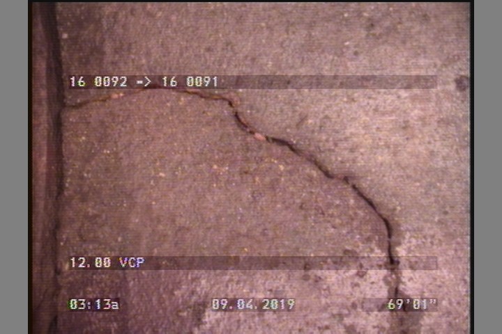 Fracture Spiral, from 07 to 09 o'clock, within 8 inches of joint: YES
