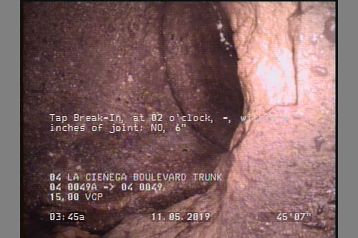 Tap Break-In, at 02 o'clock, -, within 8 inches of joint: YES, 4", 4" - OPEN