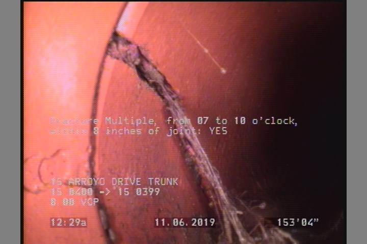 Fracture Multiple, from 07 to 10 o'clock, within 8 inches of joint: YES