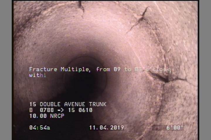 Fracture Multiple, from 09 to 03 o'clock, within 8 inches of joint: YES