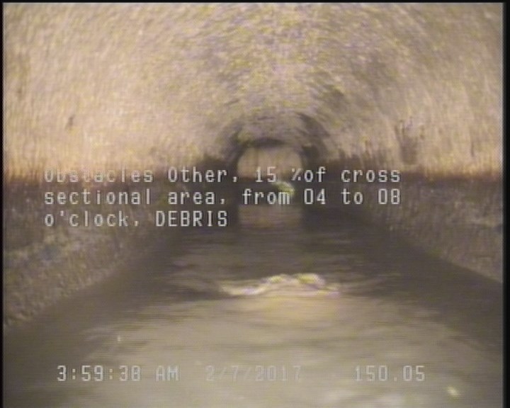 Obstacles Other, 15 %of cross sectional area, from 04 to 08 o'clock - DEBRIS