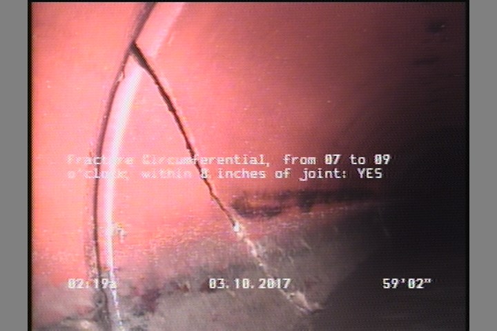 Fracture Circumferential, from 07 to 09 o'clock, within 8 inches of joint: YES