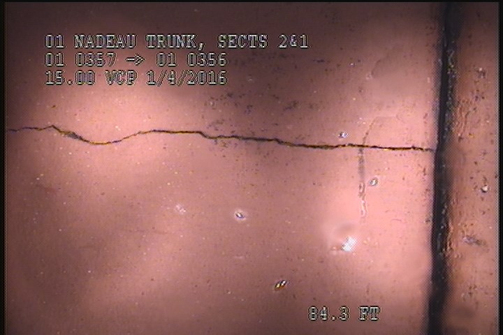 Crack Longitudinal, at 01 o'clock, within 8 inches of joint: YES