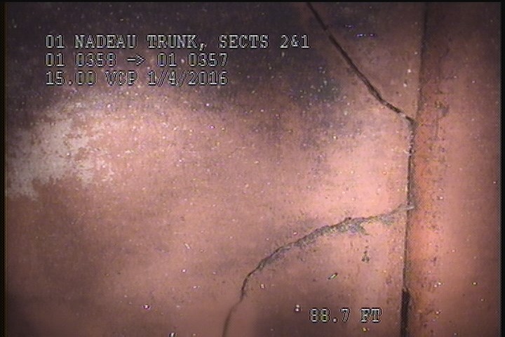 Fracture Multiple, from 08 to 04 o'clock, within 8 inches of joint: YES