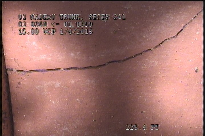 Fracture Multiple, from 09 to 02 o'clock, within 8 inches of joint: YES