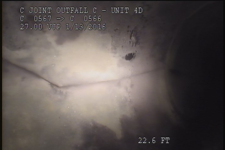 Fracture Spiral, from 11 to 01 o'clock, within 8 inches of joint: YES - SLIGHT
