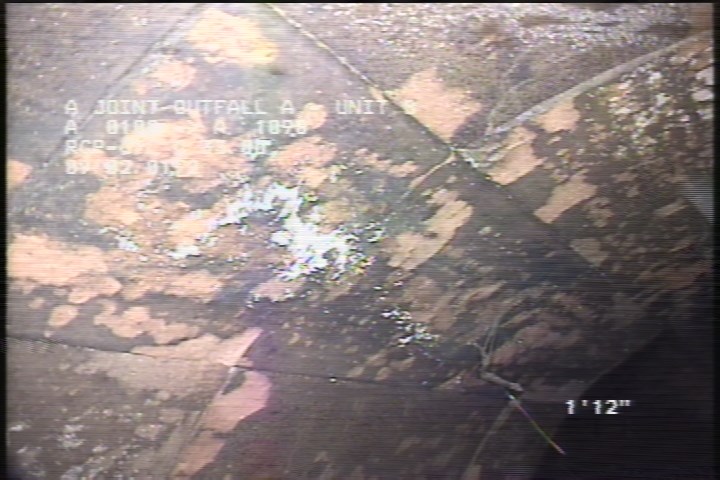 Surface Spalling, from 08 to 04 o'clock, within 8 inches of joint: YES
