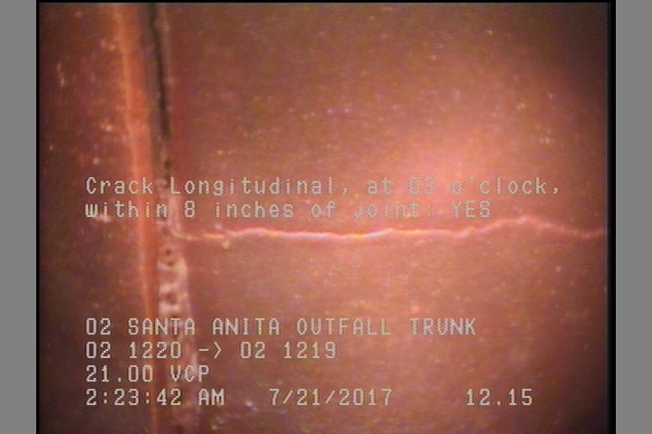 Crack Longitudinal, at 03 o'clock, within 8 inches of joint: YES