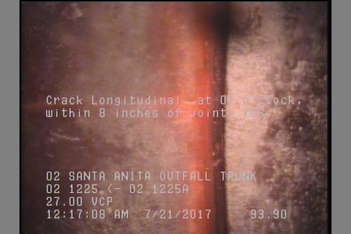 Crack Longitudinal, at 01 o'clock, within 8 inches of joint: YES