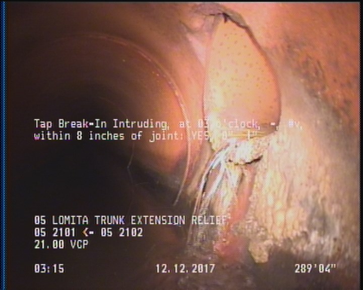 Tap Break-In Intruding, at 03 o'clock, -, #v, within 8 inches of joint: YES, 8", 1"