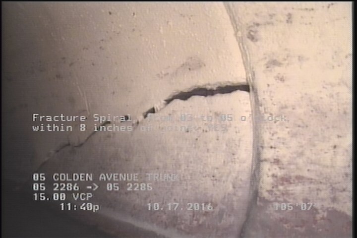 Fracture Spiral, from 03 to 05 o'clock, within 8 inches of joint: YES
